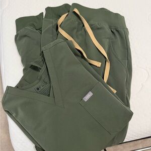 FIGS scrubs set in Moss